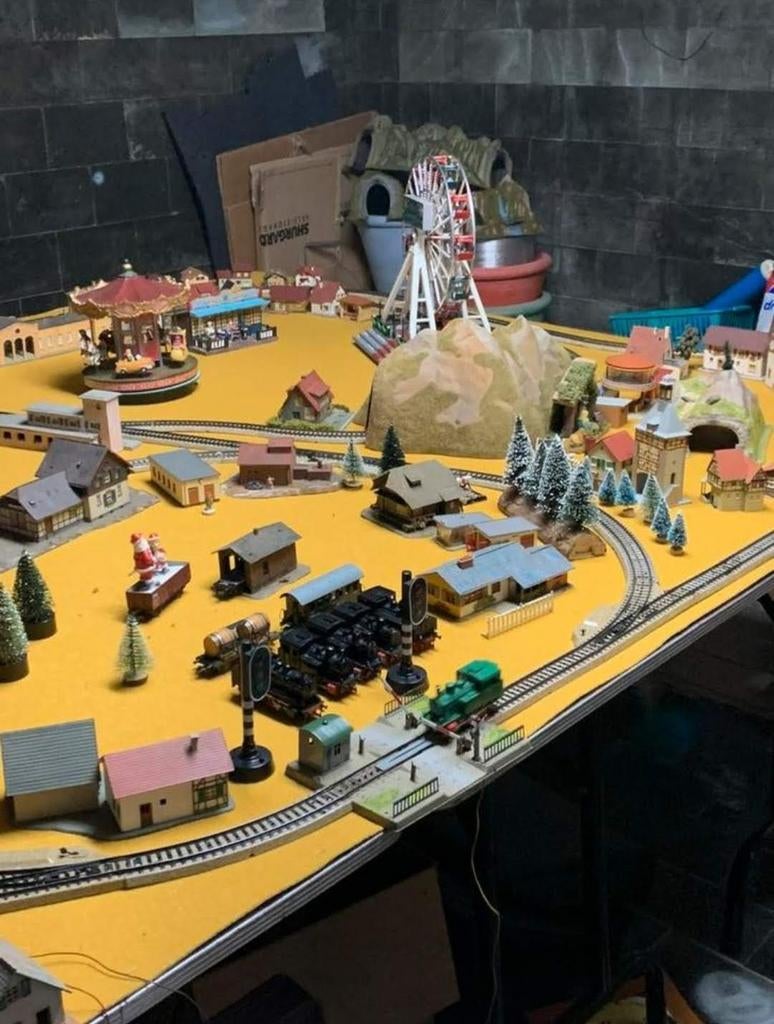 Treintjes plus huisjes en rails en 6 locomotieven, Hobby en Vrije tijd, Modeltreinen | H0, Ophalen, Gebruikt, Gelijkstroom, Rails