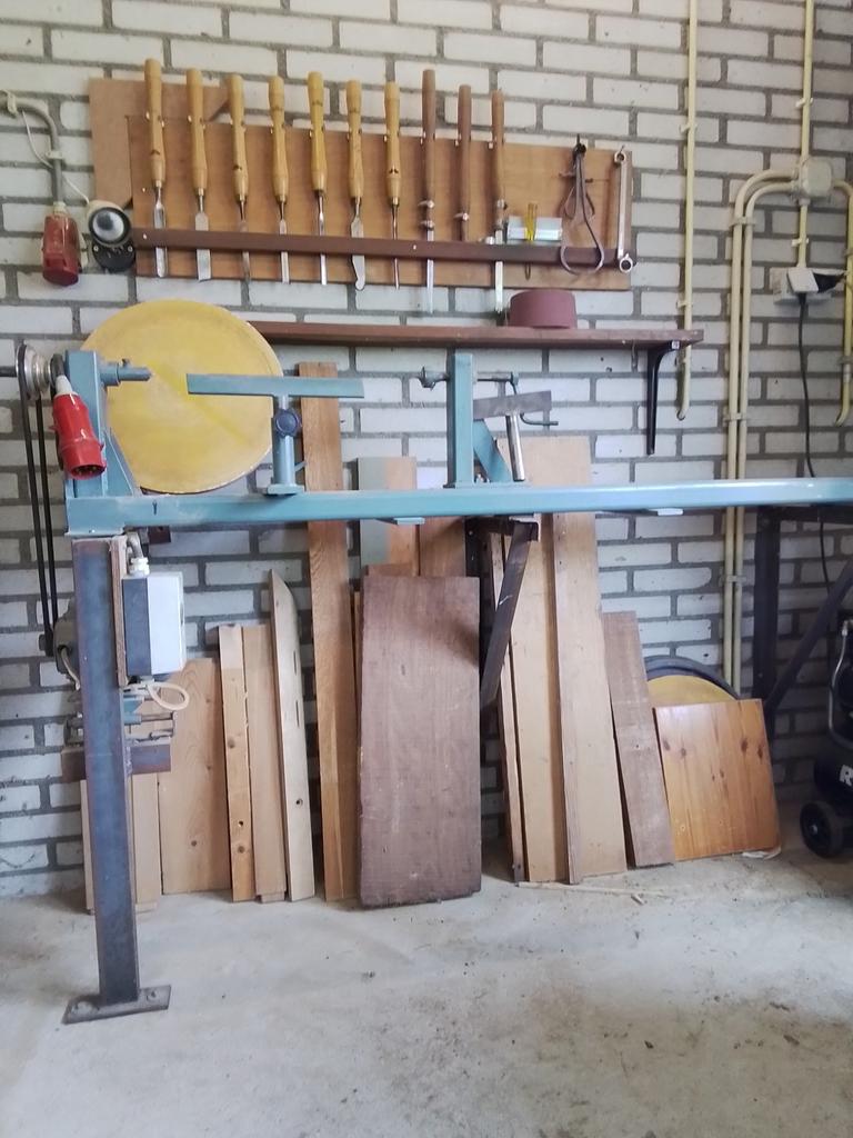 Houtdraaibank met beitels, Ophalen