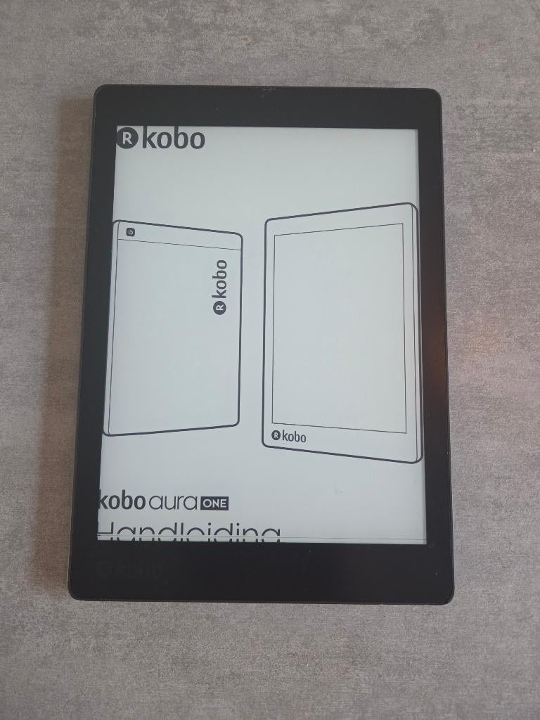 Kobo Aura One + cover, Computers en Software, E-readers, Gebruikt, 8 GB, 8 inch, Kobo