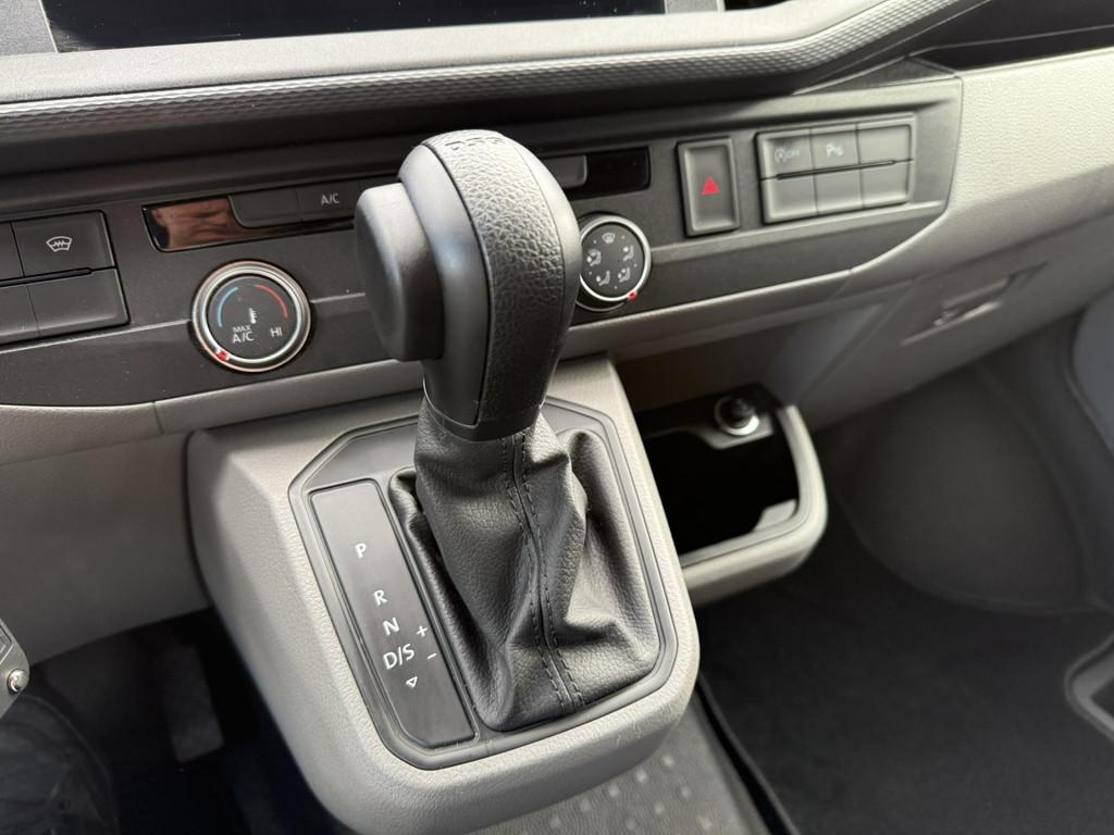 Volkswagen Transporter T6.1 2.0 TDI 150PK Highline ZEER MOOI, Stof, Gebruikt, 4 cilinders, 150 pk