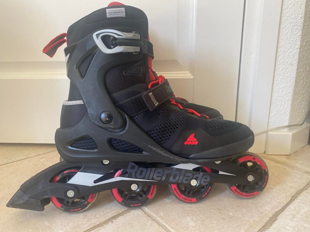 Rollerblade 44,5 Macroblade 80 inline skates zwart met rood, Heren, Ophalen of Verzenden, Zo goed als nieuw, Inline skates 4 wielen