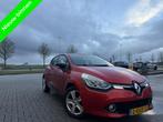 Renault Clio 1.5 dCi Navigatie Bluetooth Night & Day, Auto's, Gebruikt, 4 cilinders, 96 €/maand, Origineel Nederlands