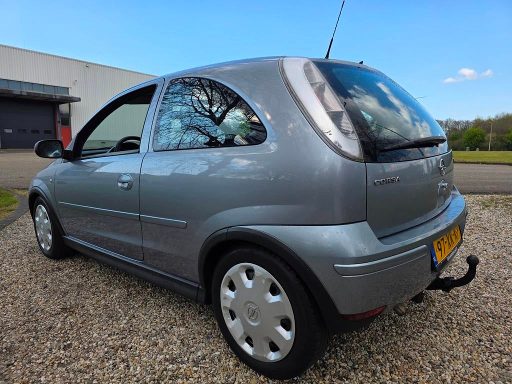 Opel Corsa 1.2-16V Silverline AIRCO, Auto's, Opel, Voorwielaandrijving, 450 kg, Gebruikt, 31 €/maand