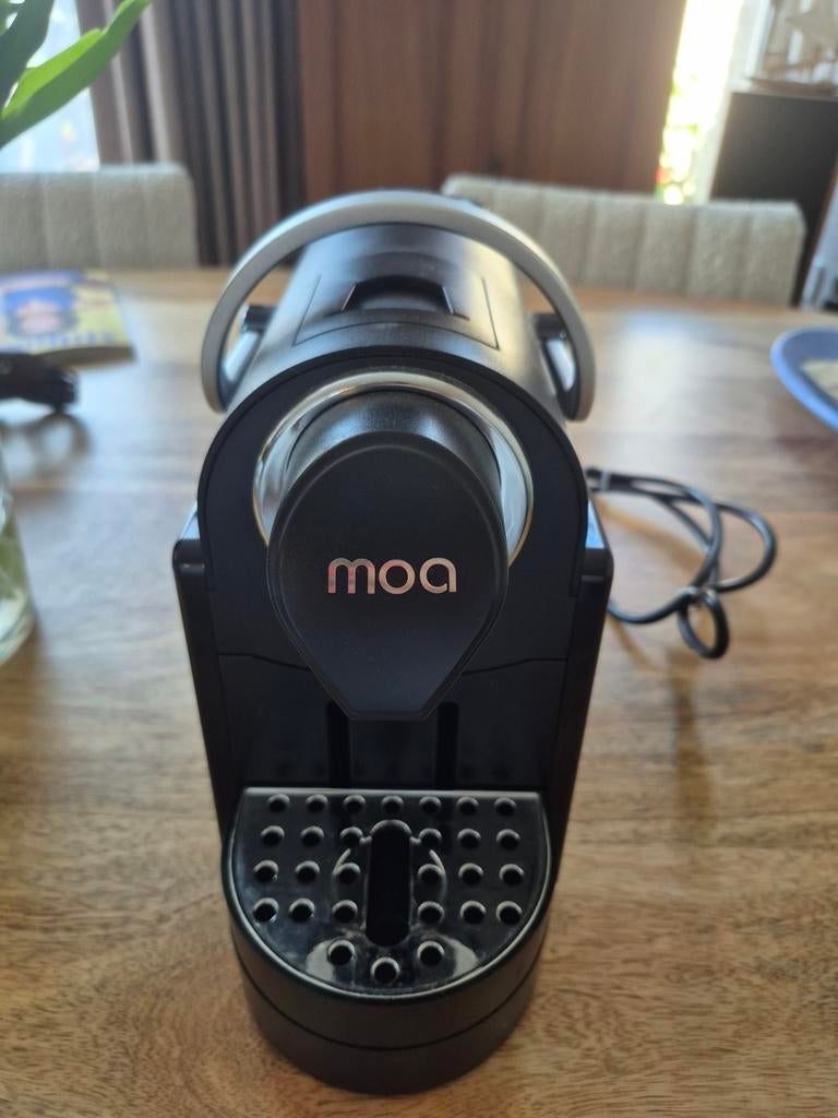 Compacte Moa koffiezetter voor Nespresso cups, Ophalen