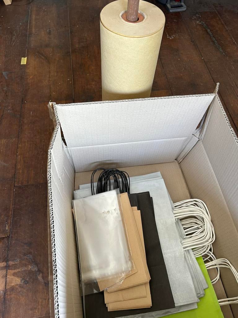 Inpakrol en papieren tasjes, Ophalen of Verzenden, Zo goed als nieuw