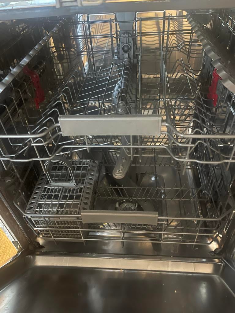 Whirlpool WKIC 3C26 Vaatwasser startknop reageert soms niet, Witgoed en Apparatuur, Vaatwasmachines, Ophalen, Gebruikt, 60 cm of meer