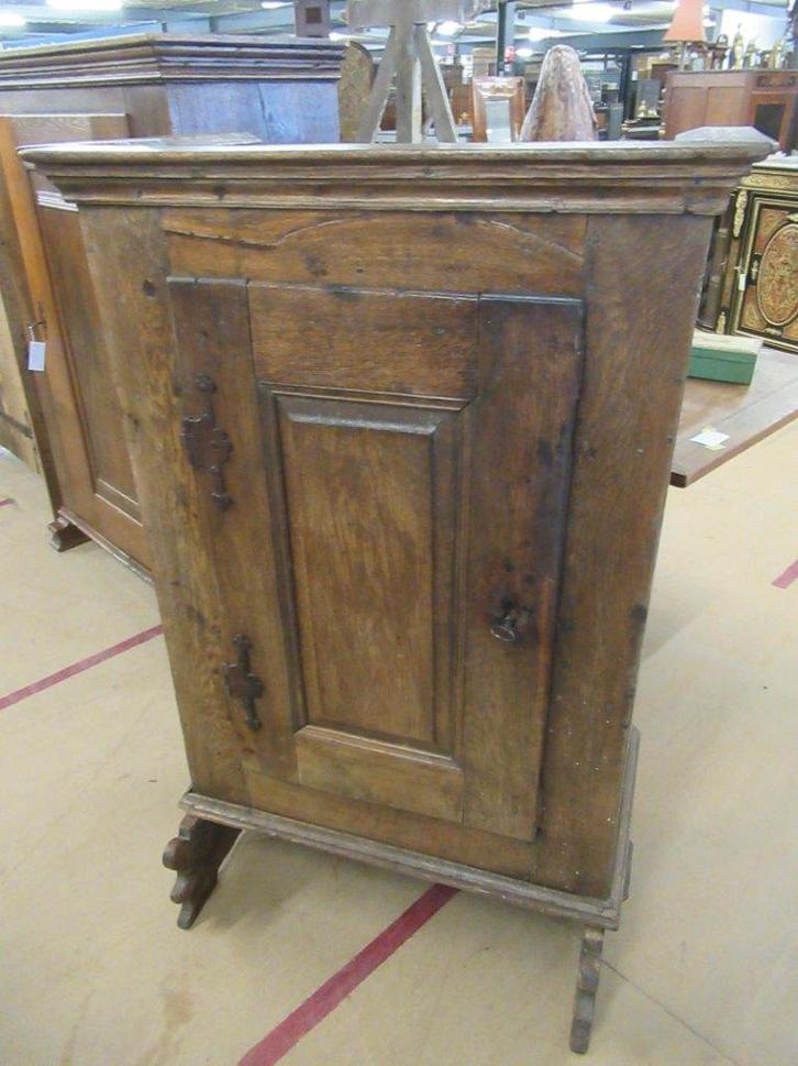 Oer 11782 ANTIEKE 18e eeuwse kleine spinde op hoge poten, Antiek en Kunst, Antiek | Overige Antiek, Ophalen