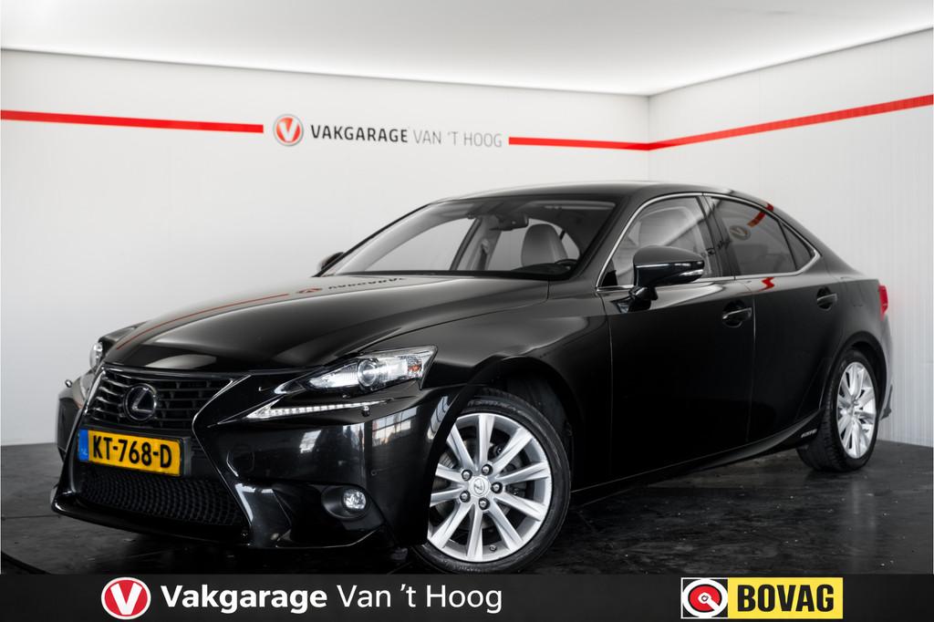 Lexus IS 300h Business Line Pro (bj 2016, automaat), Auto's, Lexus, Automaat, Achterwielaandrijving, Gebruikt, Bedrijf