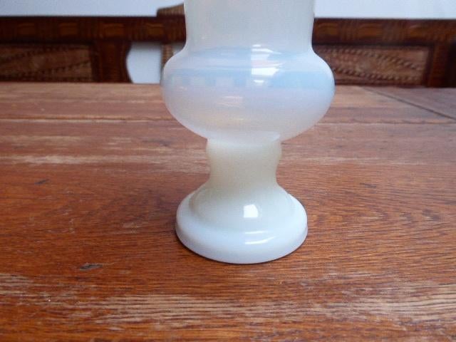 Vintage opaline vaasje met verguld randje, Murano, Ophalen of Verzenden