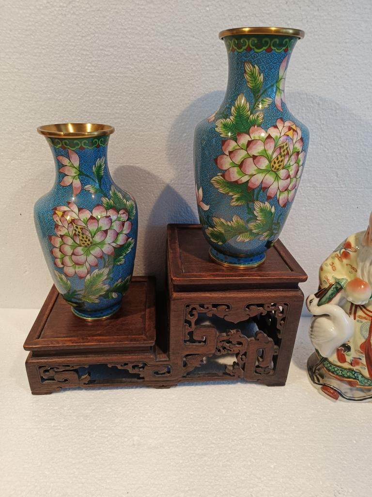 2 Chinese cloisonné emaille vazen met pioenrozen, Antiek en Kunst, Antiek | Vazen, Ophalen of Verzenden