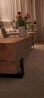 Robuuste salontafel van massief hout met metalen onderstel, Overige houtsoorten, Gebruikt, 100 tot 150 cm, Rechthoekig