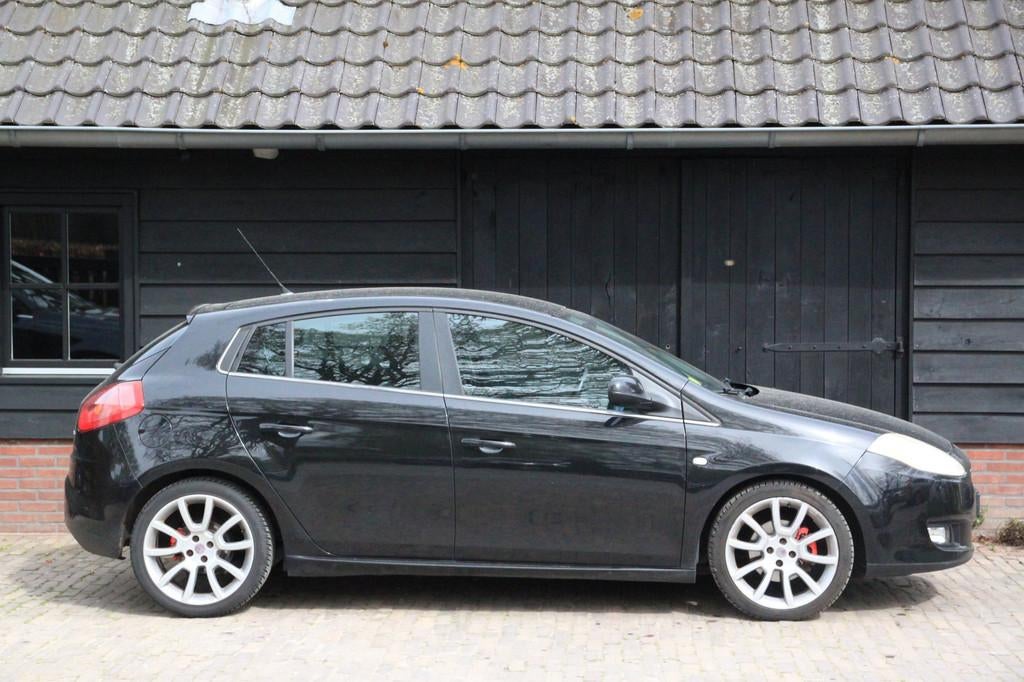Fiat Bravo 1.4 T-Jet Dynamic Parkeersensor, 18"inch lmv/Elek, Voorwielaandrijving, Gebruikt, Zwart, 4 cilinders