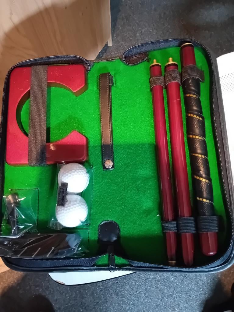 Golfset in etui - Ideaal voor thuis of op kantoor!, Sport en Fitness, Golf, Ophalen of Verzenden, Nieuw, Set, Overige merken