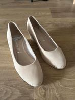 Tamaris pumps met sleehak, Ophalen of Verzenden, Zo goed als nieuw, Beige