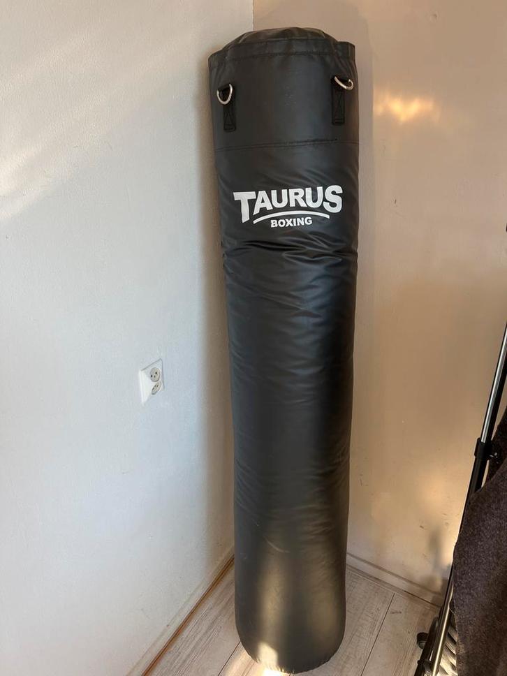 Taurus Bokszak 180 cm met muurbeugel - Zo goed als nieuw, Sport en Fitness, Boksen, Zo goed als nieuw, Bokszak, Ophalen