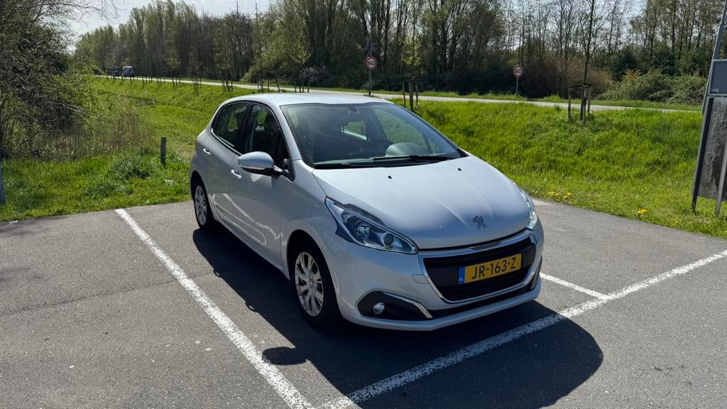Peugeot 208 1.2 VTI 60KW/82PK 5-D 2016 Wit, Auto's, Peugeot, Voorwielaandrijving, Stof, 1199 cc, Origineel Nederlands