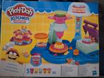 Play-Doh Kitchen Creations Cake Party met klei en attributen, Ophalen of Verzenden, Gebruikt, Knutselen