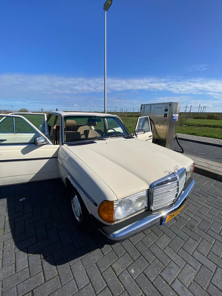 Mercedes-Benz 200 serie 230e automaat 1981, Automaat, 4 cilinders, Sedan, Geïmporteerd