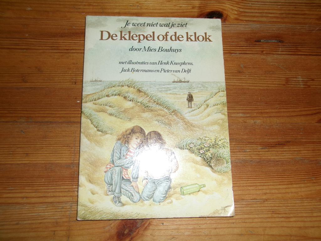 Mies Bouhuys - De klepel of de klok, Ophalen of Verzenden, Gelezen, Fictie algemeen
