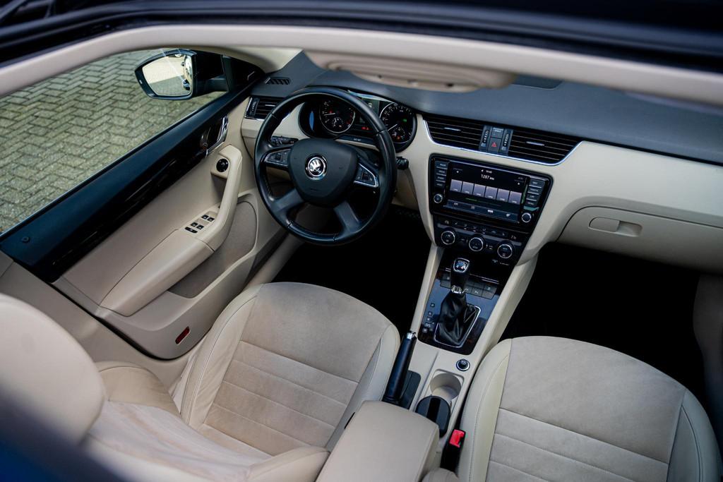 Skoda Octavia Combi 1.8 TSI ELEGANCE 4X4 PANO/CRUISE/2E EIGE, Auto's, Automaat, Gebruikt, 4 cilinders, 179 pk