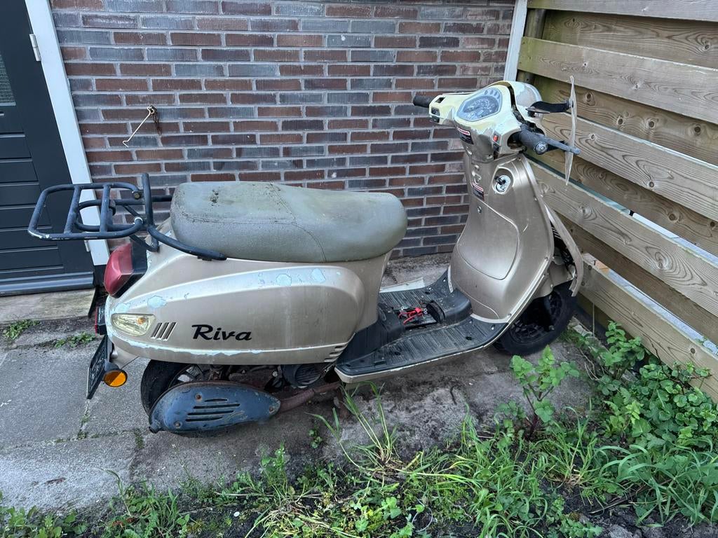 GRATIS Riva scooter, Fietsen en Brommers, Snorfietsen en Snorscooters, Ophalen of Verzenden, Gebruikt, Benzine, Overige merken