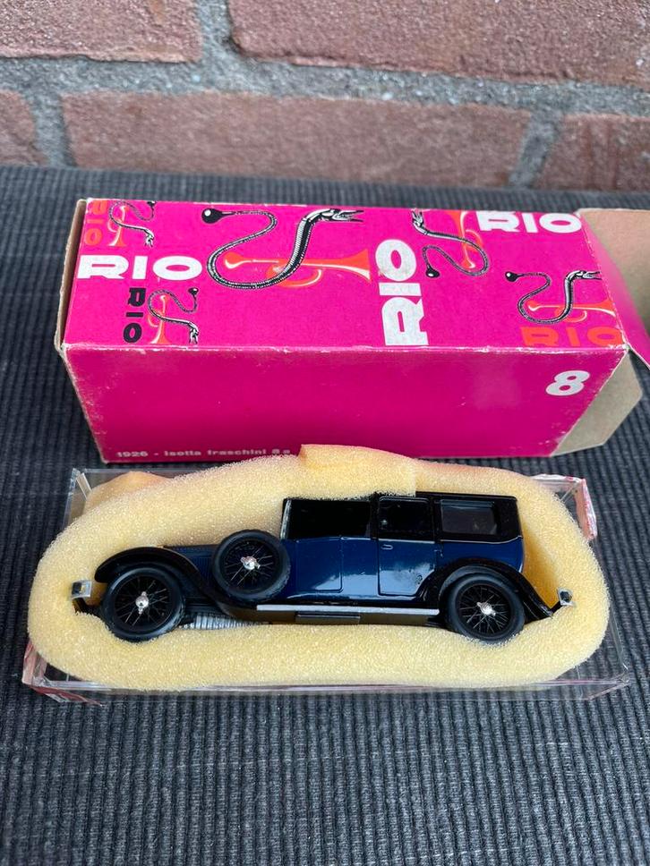1:43 Rio 8 Isotta Fraschini ………. 15,-, Hobby en Vrije tijd, Modelauto's | 1:43, Zo goed als nieuw, Auto, Overige merken, Ophalen of Verzenden