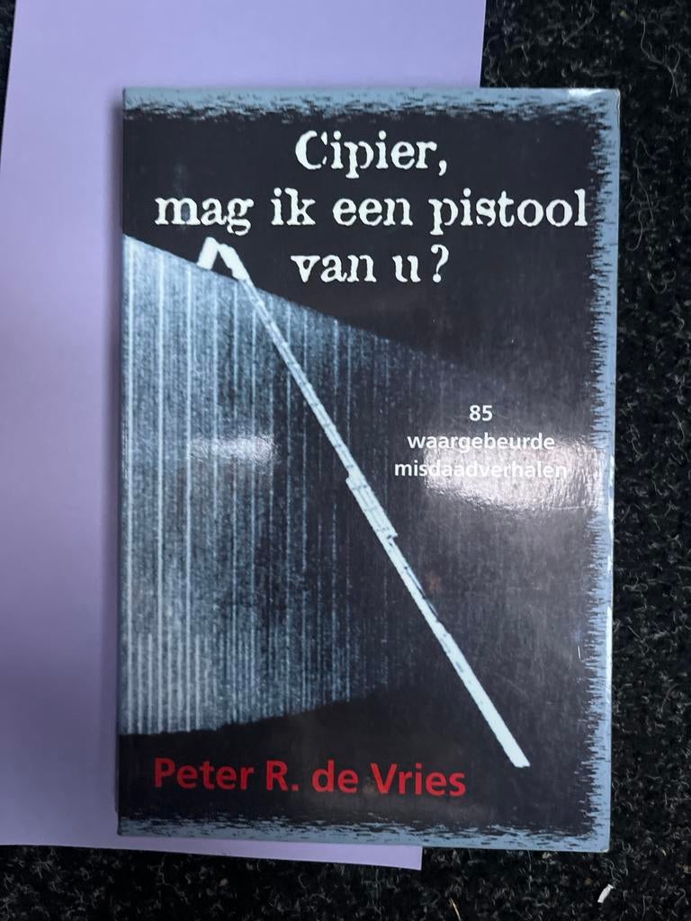 Cipier, mag ik een pistool van u? - Peter R. de Vries, Ophalen of Verzenden, Zo goed als nieuw
