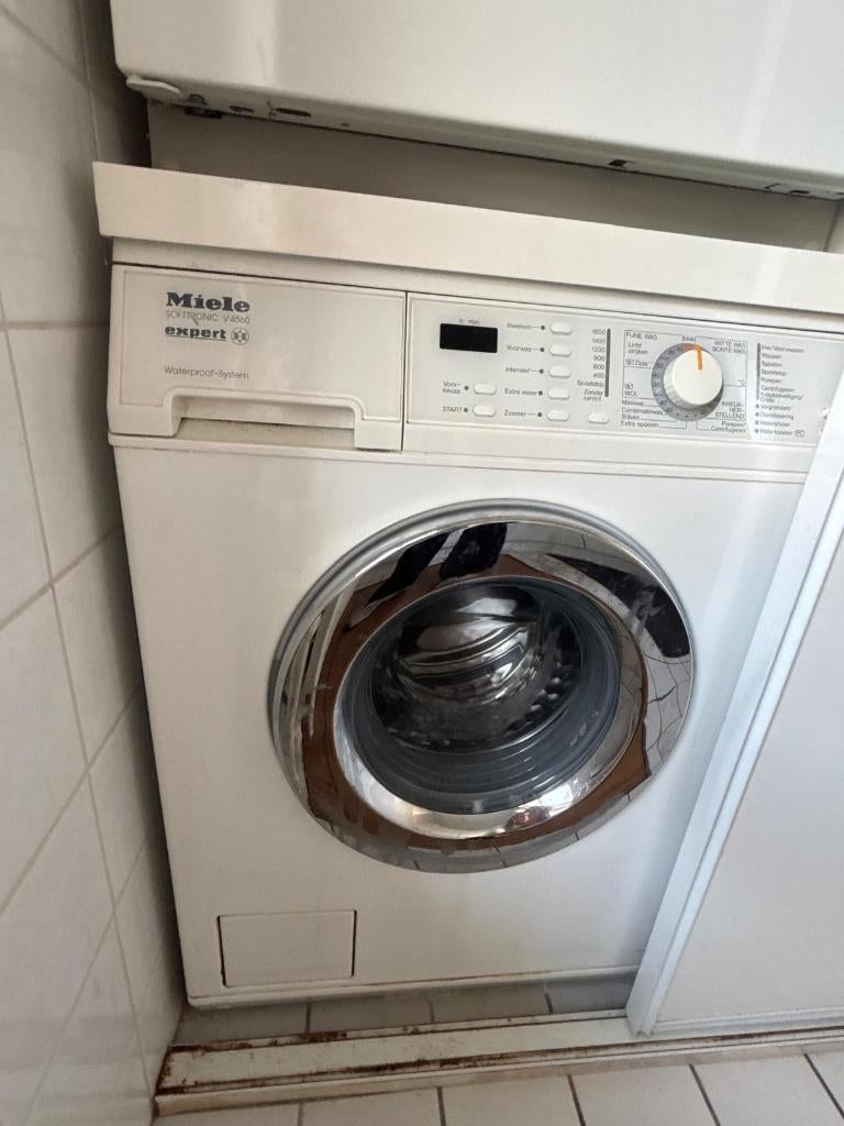 Miele wasmachine Softtronic V4560, Ophalen, 1200 tot 1600 toeren, Gebruikt, Voorlader