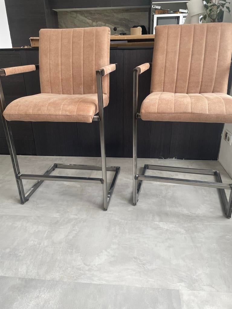 2x Hoge stoelen / barkrukken met armleuningen, Ophalen, Gebruikt, 90 cm of meer, Metaal