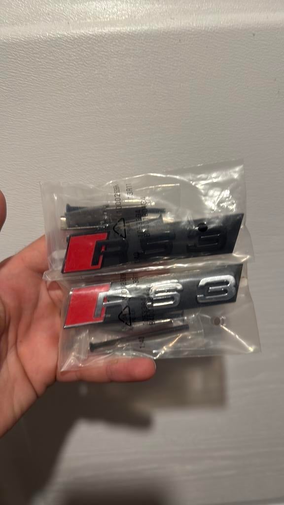 Audi RS3 Grill Embleem Badge -Nieuw - OEM Look - Compleet, Ophalen of Verzenden, Zo goed als nieuw