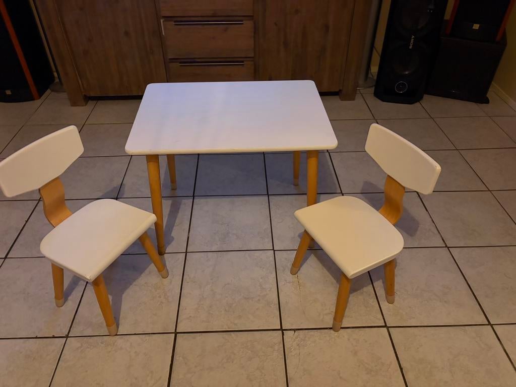 Kindertafel, Ophalen, Zo goed als nieuw, Tafel(s) en Stoel(en)