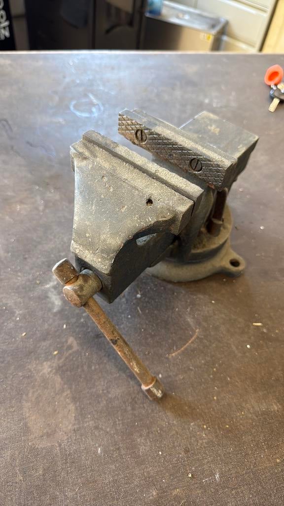Heuer Front 125mm Record 135mm Schraubstock drehbar für Werkbank Bundeswehr