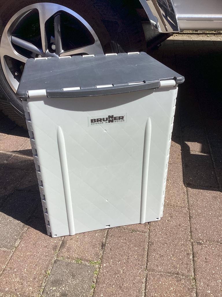 Opvouwbare vuilnisbak, aan de muur gemonteerde vuilnisbak