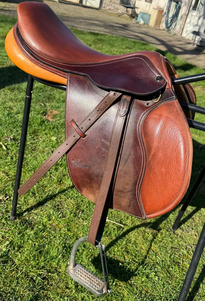 17inch pessoa zadel, Dieren en Toebehoren, Ophalen, Zo goed als nieuw, Springen