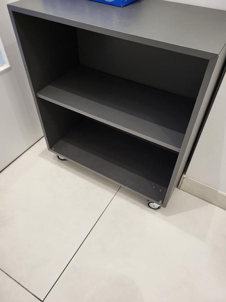 Eket kast donkergrijs met wielen, Huis en Inrichting, Kasten | Boekenkasten, Ophalen, Met plank(en), 50 tot 100 cm, Zo goed als nieuw