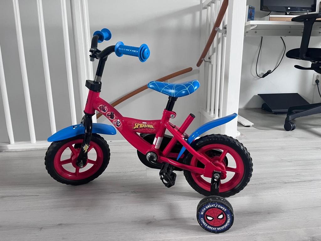 Spider-Man Peuterfietsje 12 inch - Zo goed als nieuw, Ophalen, Terugtraprem, Zijwieltjes, Minder dan 16 inch