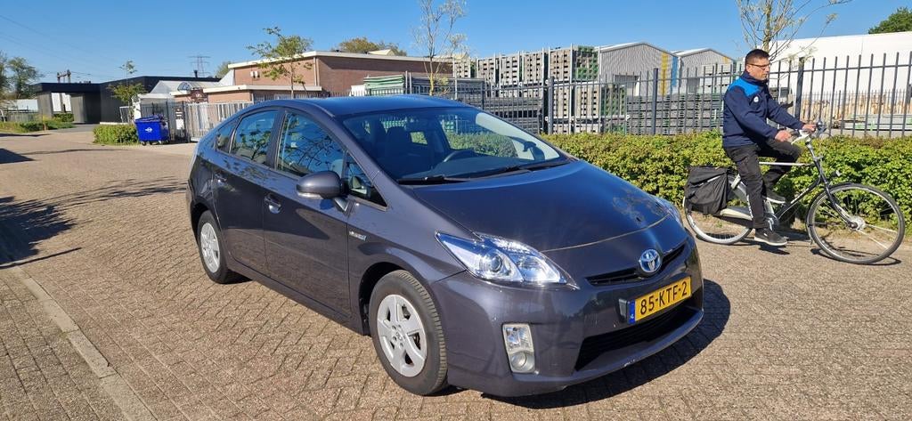 Toyota Prius 1.8 DEALER ONDERHOUDEN! NETJES NAP SUPER PRIJS!, Auto's, Toyota, Zwart, 4 cilinders, Origineel Nederlands, Bedrijf