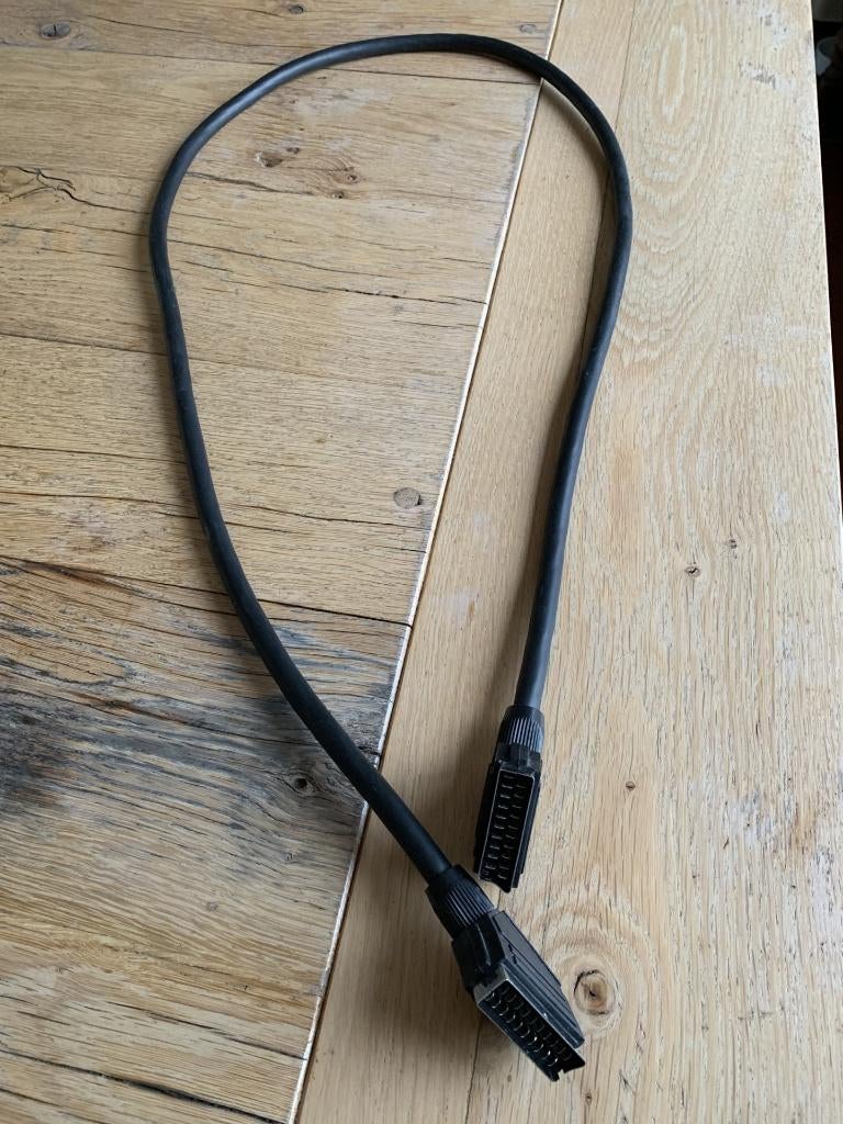 Scart kabel 1,5 m, Audio, Tv en Foto, Audiokabels en Televisiekabels, Ophalen of Verzenden, Zo goed als nieuw, Minder dan 2 meter