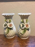 2 Oude Muurvazen.Handgevormd Rozen.Bicuit Porselein., Ophalen of Verzenden