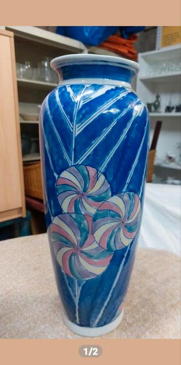 Blauwe Vaas met Bloemmotief - Decoratief en Elegant beschikbaar voor biedingen