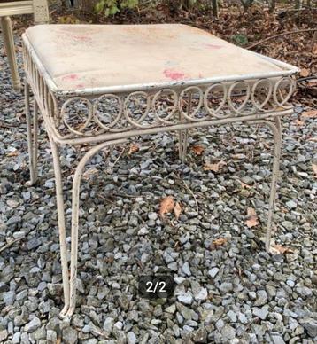 brocante krukje Franse stijl kruk beschikbaar voor biedingen