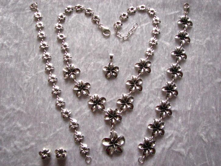 Prachtige Aparte Zilveren Bloemen Set met Viooltjes, Sieraden, Tassen en Uiterlijk, Antieke sieraden, Armband, Zilver, Verzenden