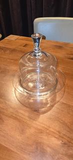 Kaas stolp op glazen bord, Verzenden