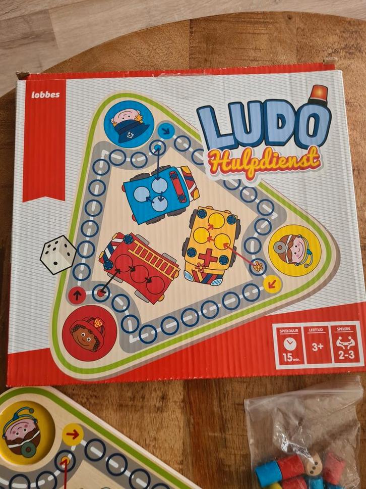 Ludo Hulpdienst - Leuk houten Bordspel!, Hobby en Vrije tijd, Gezelschapsspellen | Bordspellen, Zo goed als nieuw, Een of twee spelers