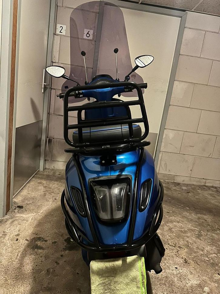 Vespa sprint met alarm en begrenzer, Fietsen en Brommers, Brommeronderdelen | Scooters, Ophalen of Verzenden
