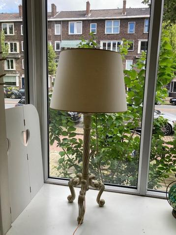 Tafellampen groot met ijzeren voet en roomwitte kap 2stuks beschikbaar voor biedingen