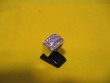 Zilveren ring Ø 18,4 mm met 27 zirkonia's beschikbaar voor biedingen