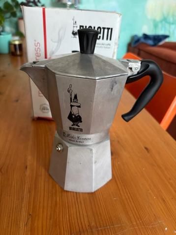 Mokka pot / Percolator Bialetti 6 kops beschikbaar voor biedingen