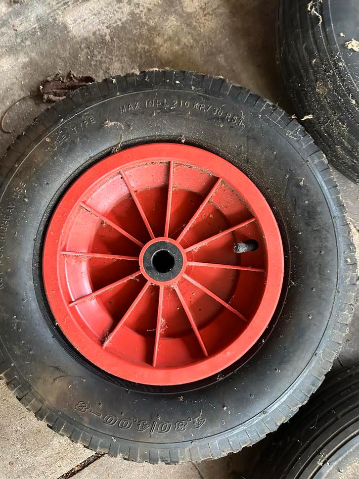 Garageooruiming: Kruiwagenwielen en wagenwielen, Tuin en Terras, Kruiwagens, Gebruikt, Handmatig, Ophalen of Verzenden
