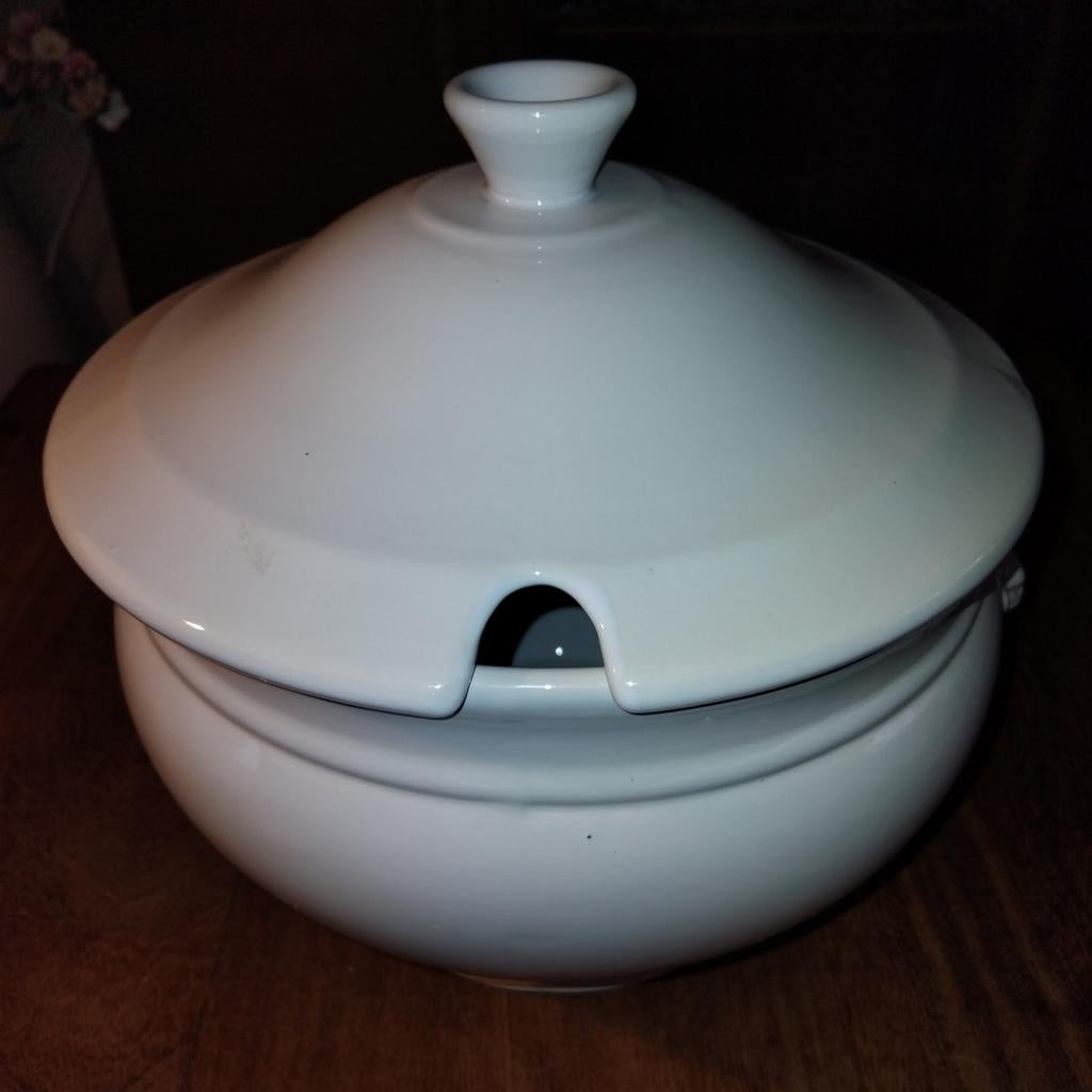 Emile Henry Soepterrine - Elegant en Tijdloos, Huis en Inrichting, Keuken | Servies, Keramiek, Ophalen of Verzenden, Zo goed als nieuw